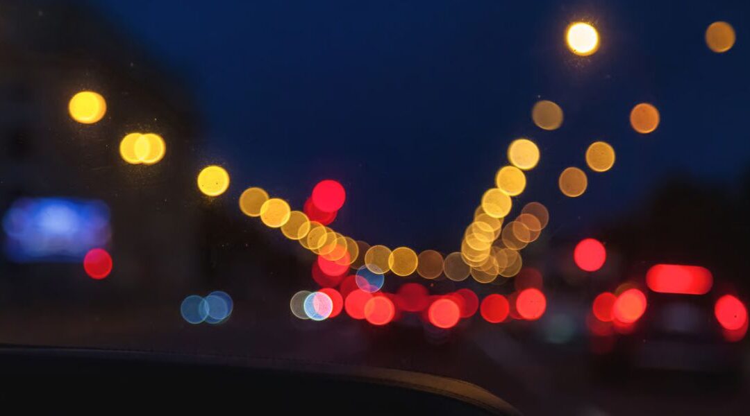 Why Do Some Patients See Halos or Glare After Lens Surgery?