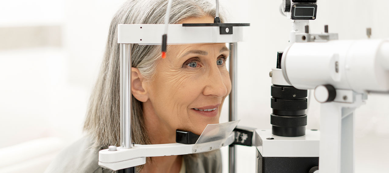 cataract surgeon